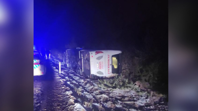 Afyonkarahisar'da otobüs devrildi: 8 yaralı